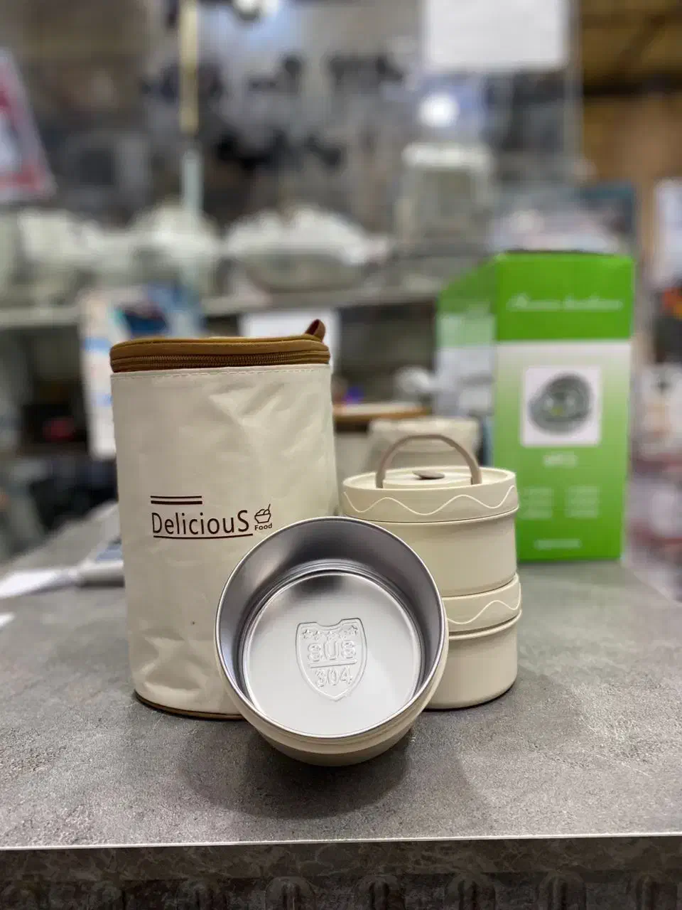 ظرف غذا|ظروف نگهدارنده، پلاستیکی، یک‌بارمصرف|دیلم, |دیوار