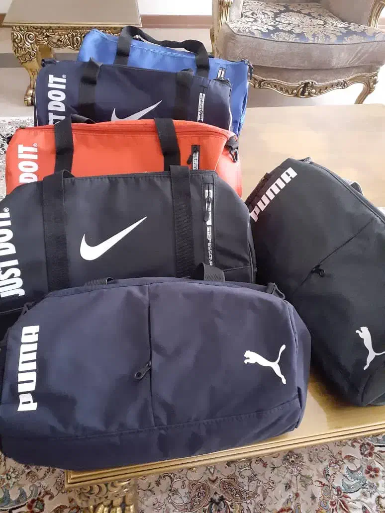 تعدادی کیف نو بصورت عمده و تکی فروخته میشود|کیف، کفش، کمربند|تهران, هروی|دیوار