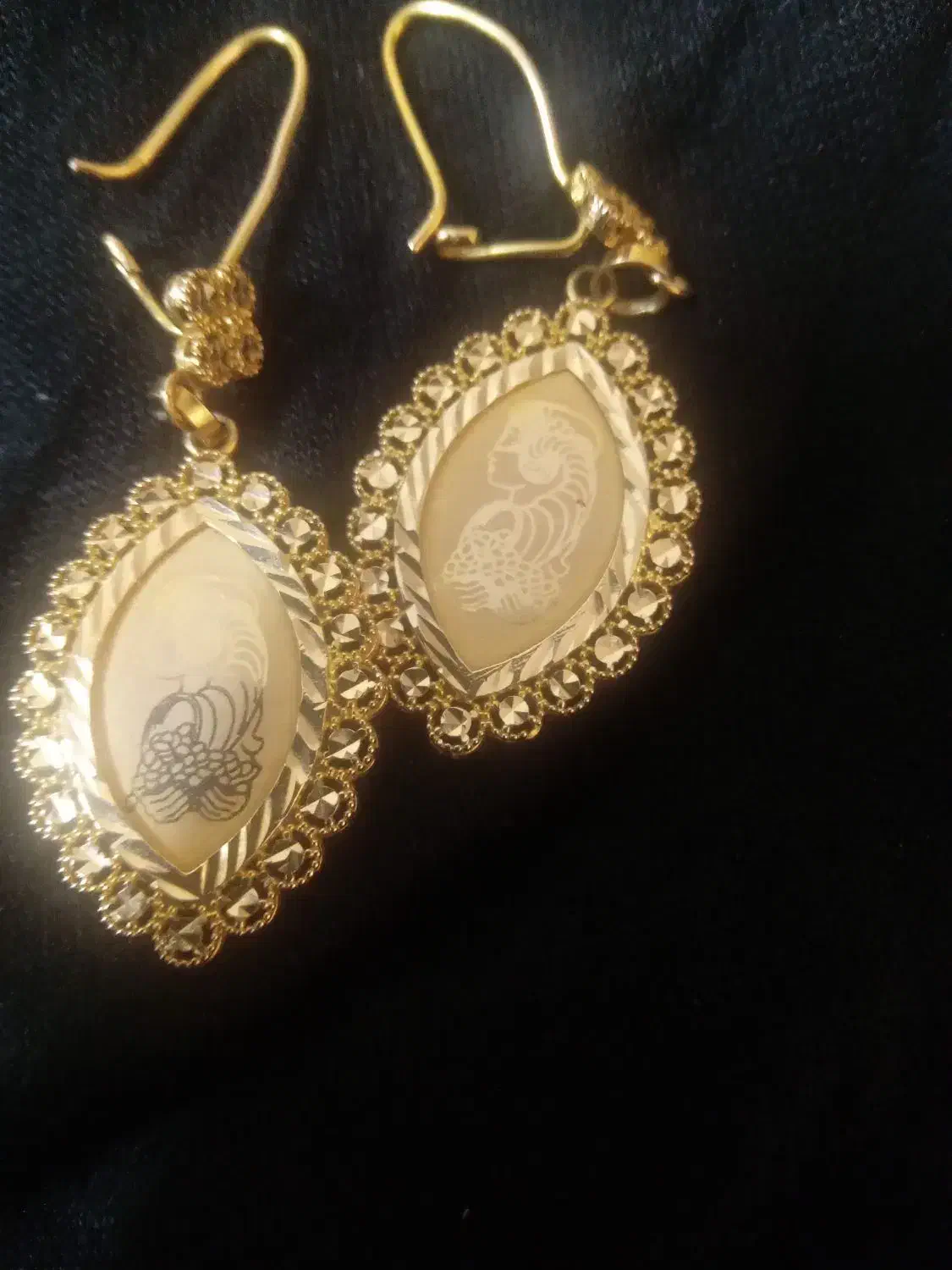 گوشواره طلا|جواهرات|نیشابور, بزرگمهر|دیوار