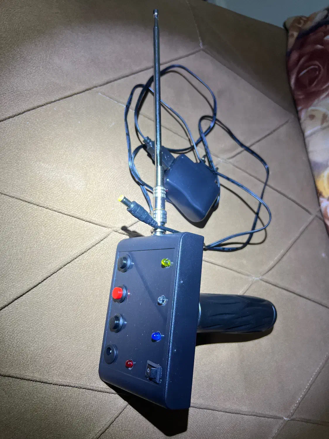 شاقول حفره یاب|کلکسیون اشیاء عتیقه|فردوس (خراسان), |دیوار