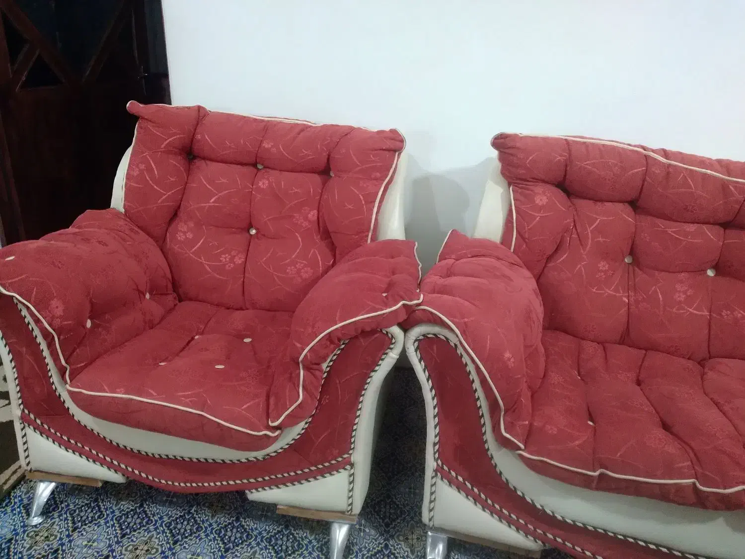 مبل ۴نفره|مبلمان خانگی و میز عسلی|رشت, آب آسیاب|دیوار