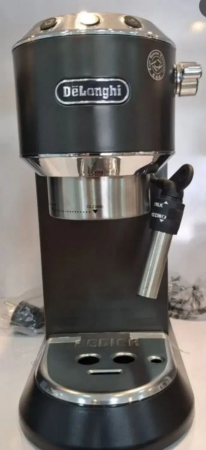 دستگاه  قهوه ساز    (اسپرسو ساز)    دلونگی|سماور، چای‌ساز، قهوه‌ساز|فلاورجان, |دیوار