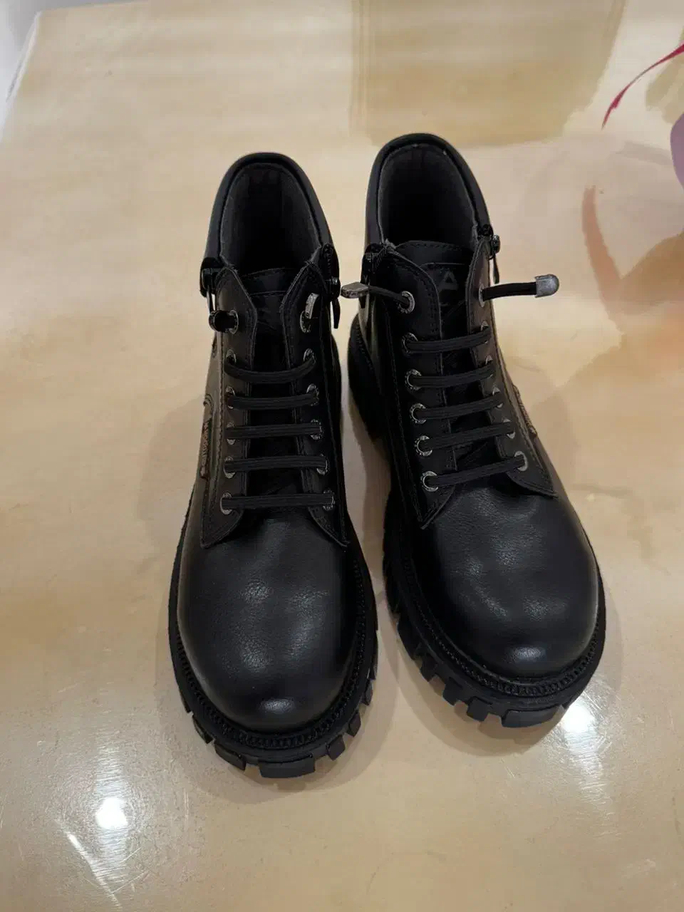 بوت سایز ۴۰ نو|کیف، کفش، کمربند|کیش, |دیوار