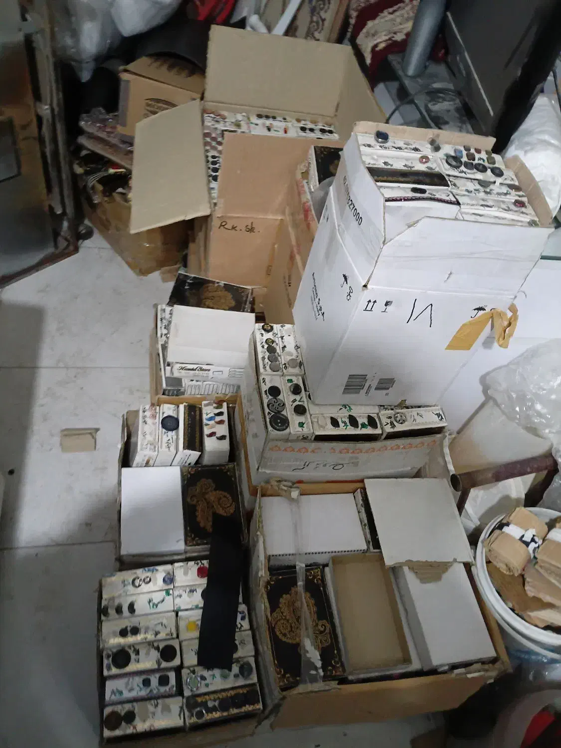 دکمه|لوازم خیاطی و بافتنی|رباط‌کریم, مسکن مهر آبشناسان|دیوار