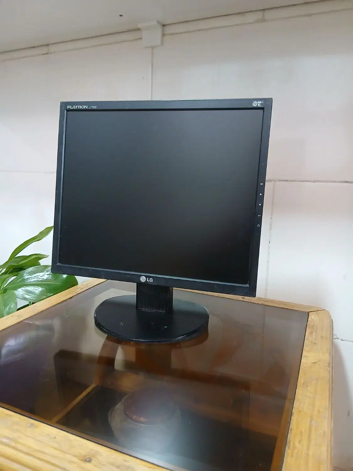 مانیتور ۲۲ اینج و ۱۷ اینج|قطعات و لوازم جانبی رایانه|شوط, |دیوار