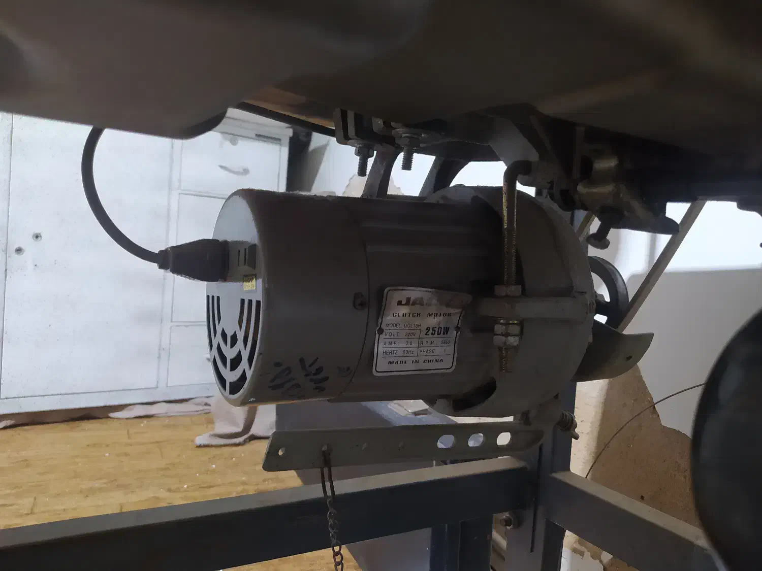 چرخ خیاطی راسته دوز|چرخ خیاطی و ریسندگی|شهریار, کهنز|دیوار