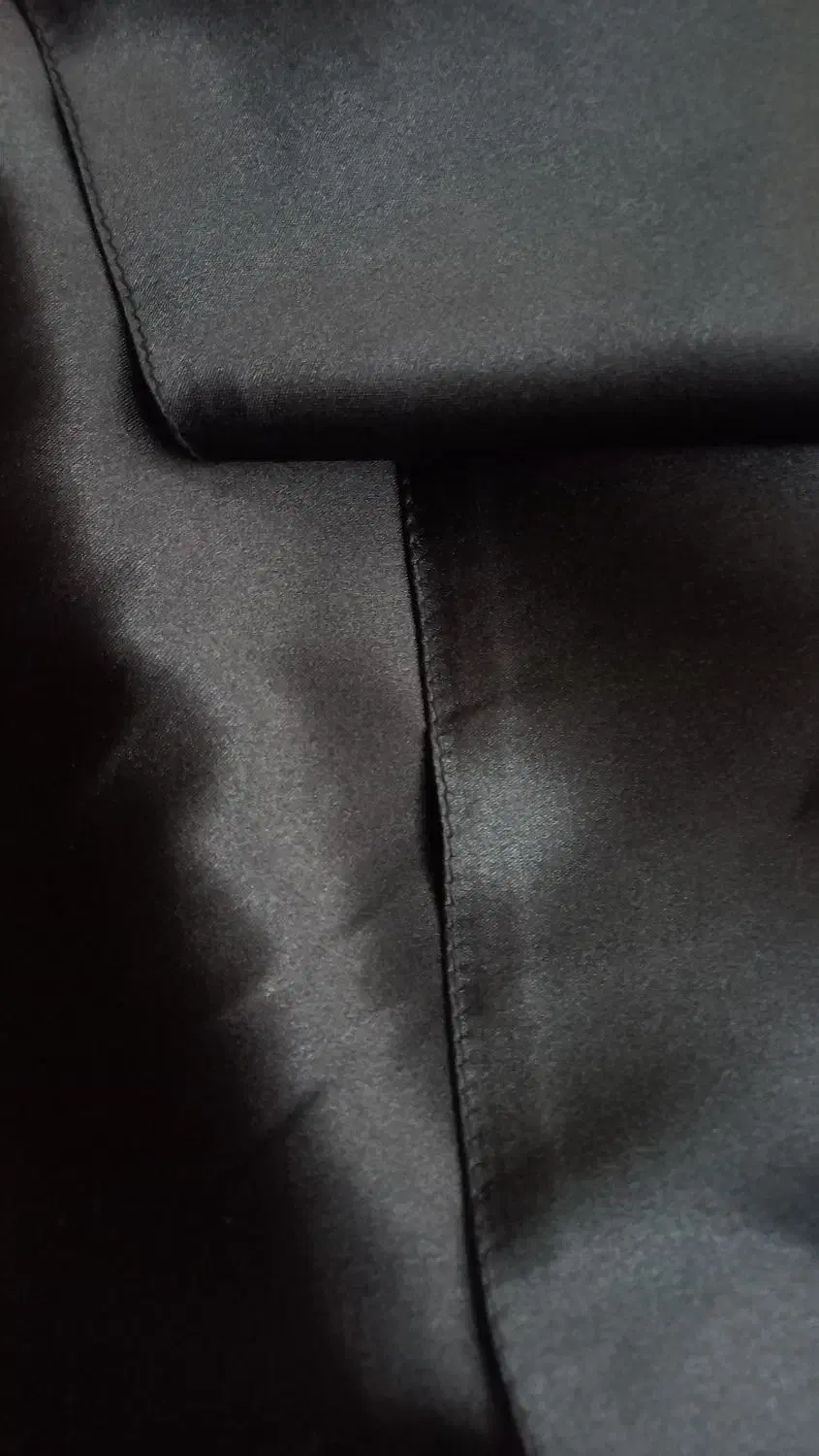 دامن ساتن|لباس|اصفهان, فرودگاه شهید بهشتی|دیوار