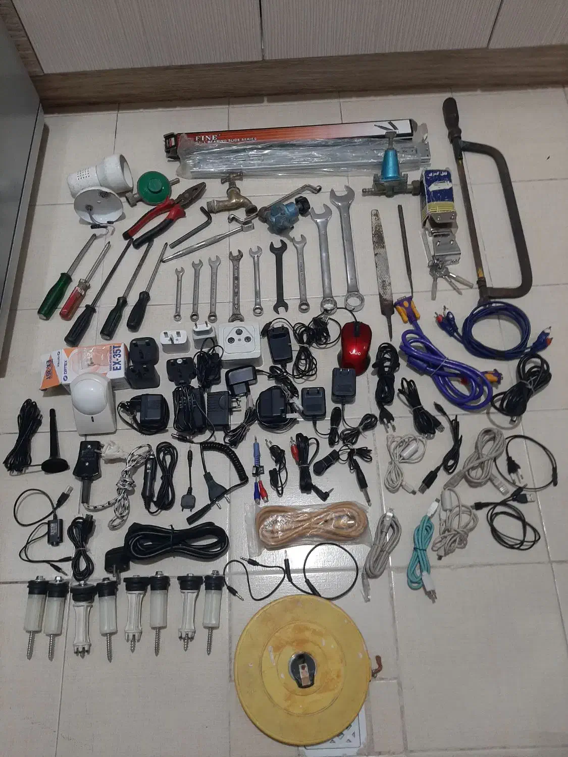 ابزار /آچار /کابل /آدابتور|ابزارآلات|زنجان, |دیوار