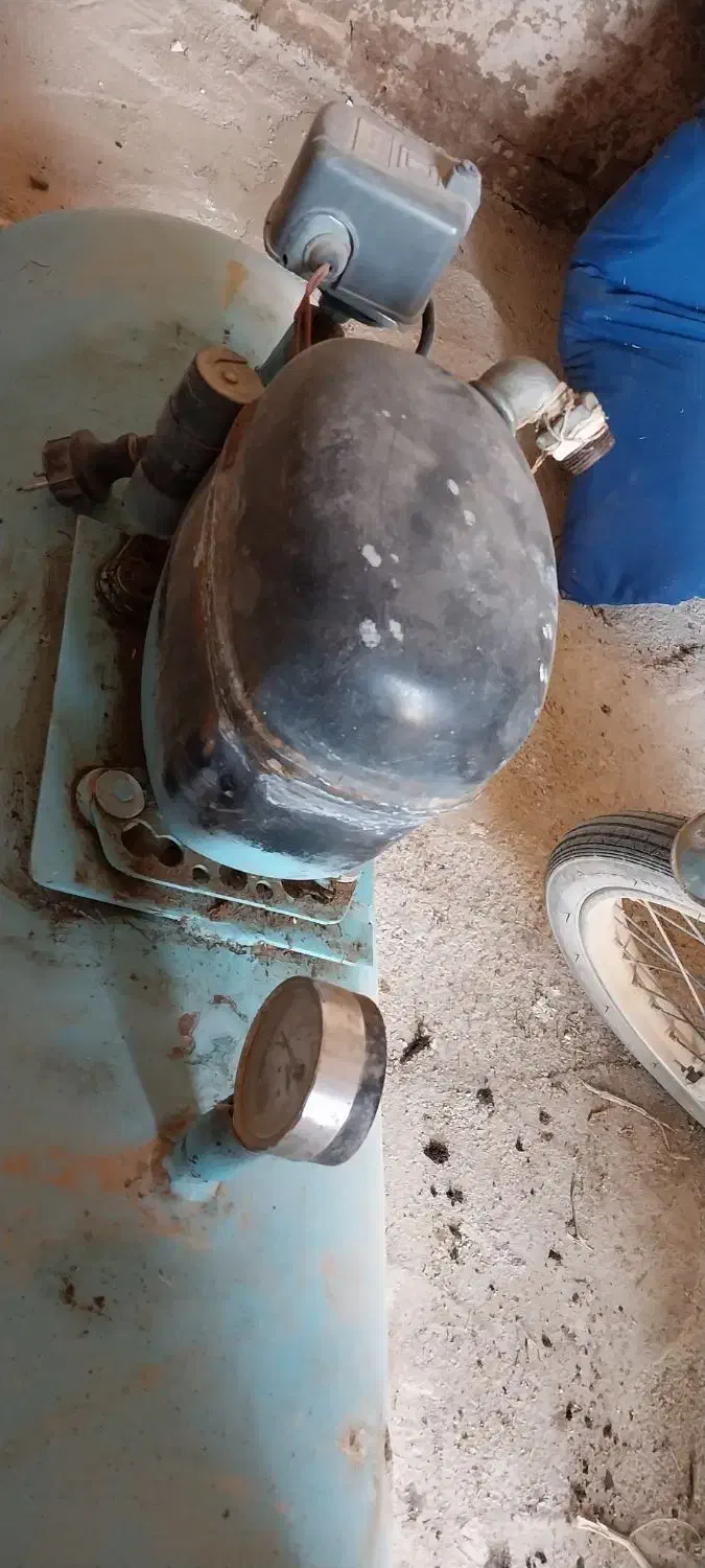 پمپ باد|ابزارآلات|کبودرآهنگ, |دیوار