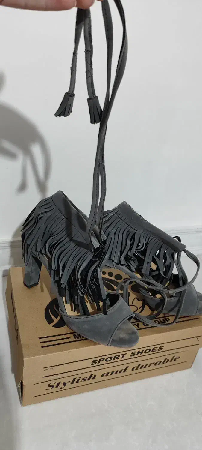 کفش مجلسی|کیف، کفش، کمربند|بومهن, |دیوار