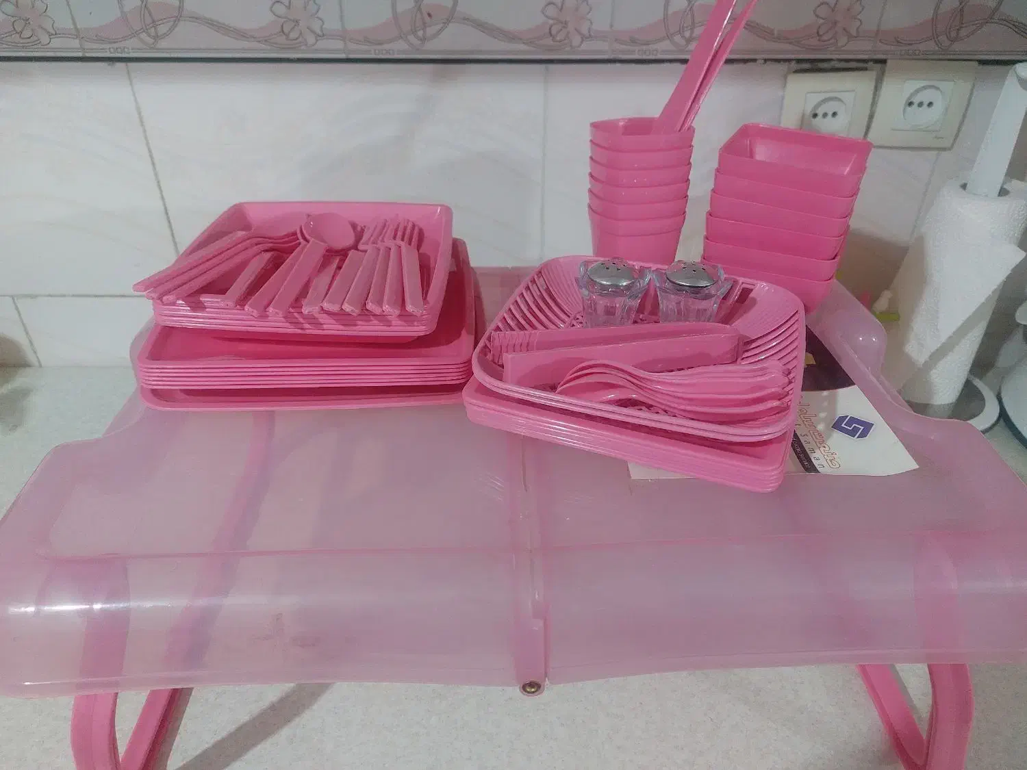 ظروف مسافرتی 64تکه|ظروف نگهدارنده، پلاستیکی، یک‌بارمصرف|شیراز, آزادگان|دیوار