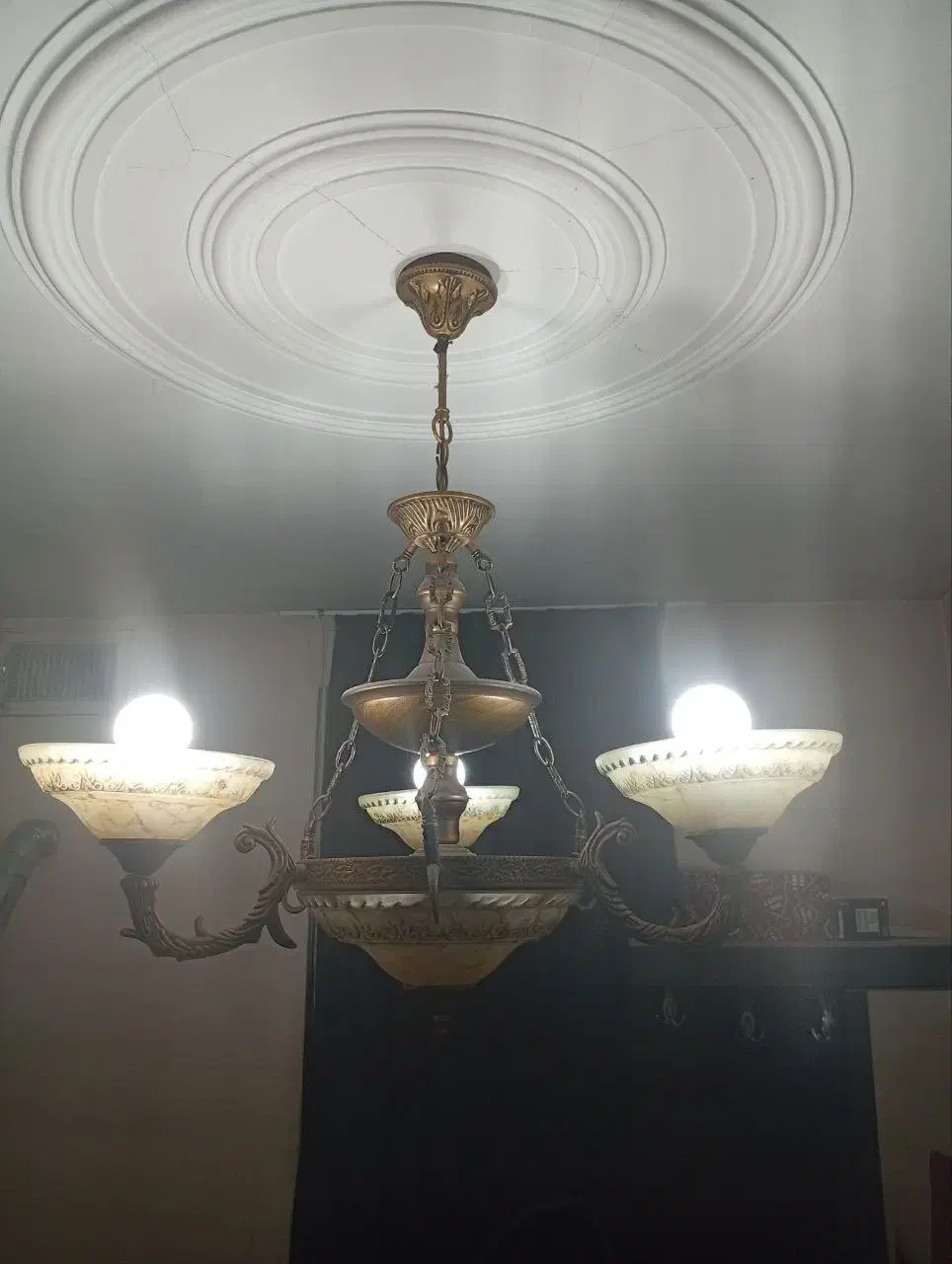 لوستر سه شاخه برنز به همراه دیوارکوب|لوستر و چراغ آویز|اسلام‌شهر, شهرک واوان|دیوار