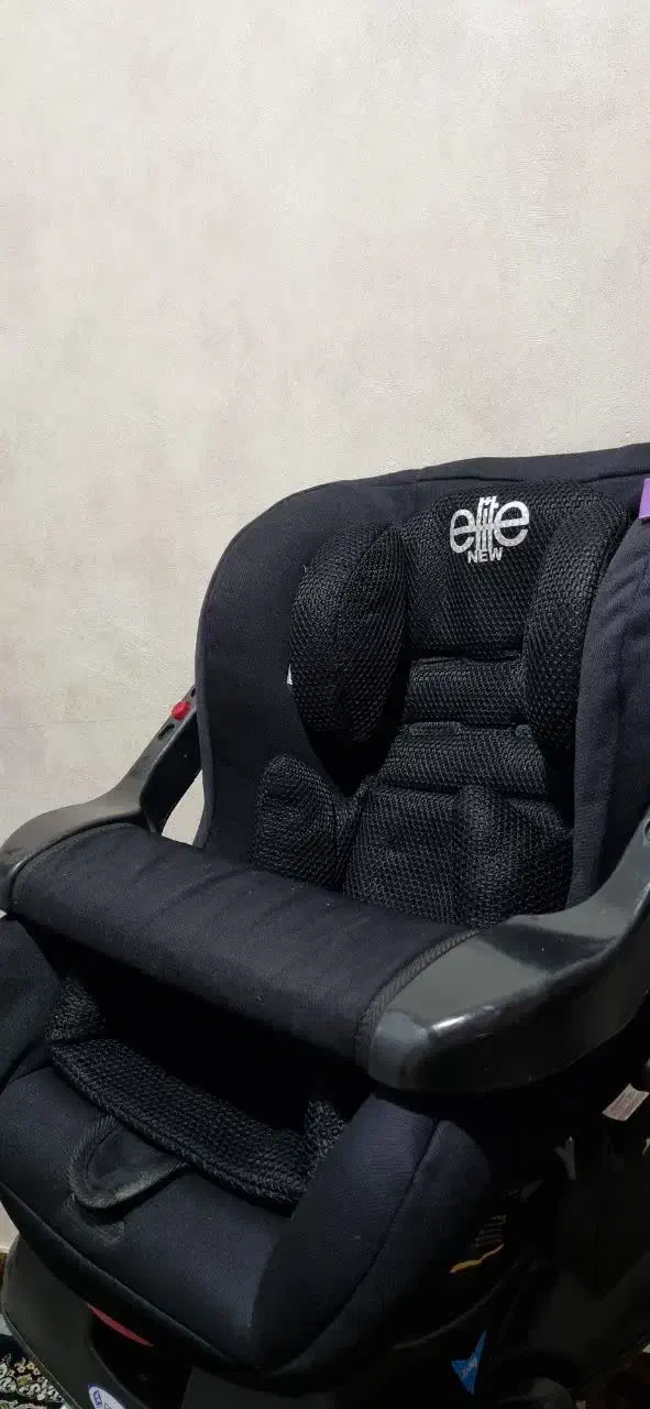 صندلی کودک ماشین تمیز و نو|تخت و صندلی بچه|رودسر, |دیوار