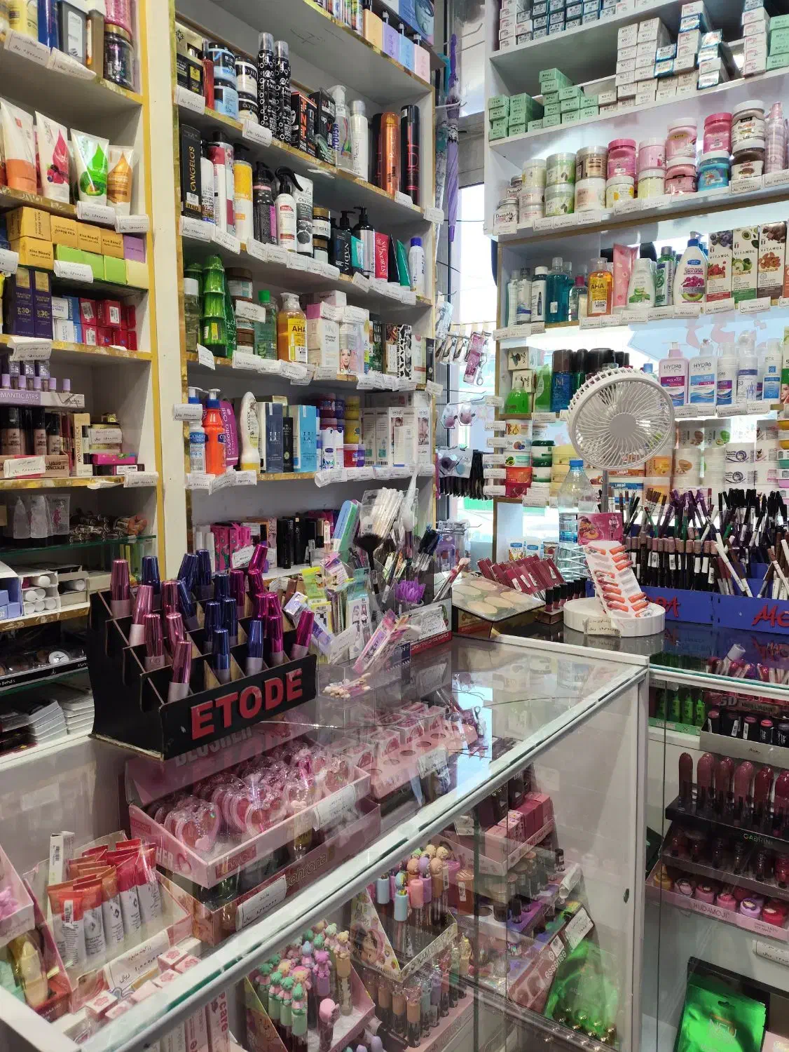 فروشنده خانوم شیفت عصر یا صبح|استخدام خدمات فروشگاه و رستوران|مشهد, سرافرازان|دیوار