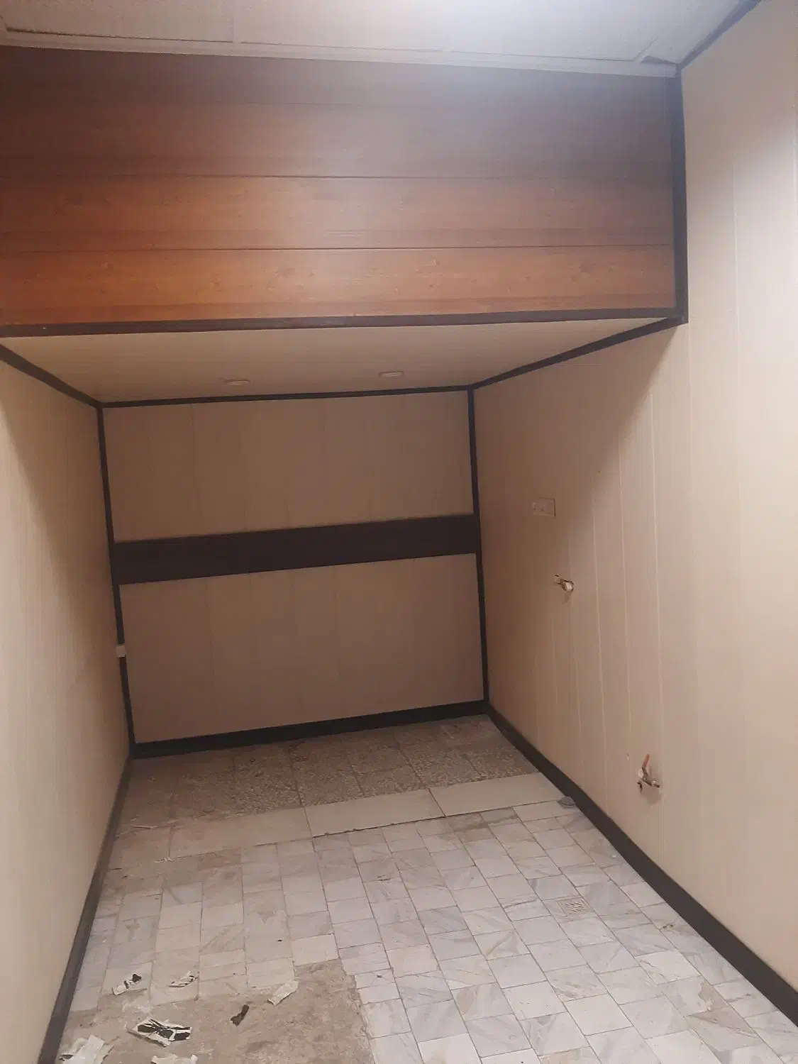 مغازه ۱۳ متر  بر خیابان سمیه(سجادیه)|اجارهٔ مغازه و غرفه|قم, سنگ بند|دیوار