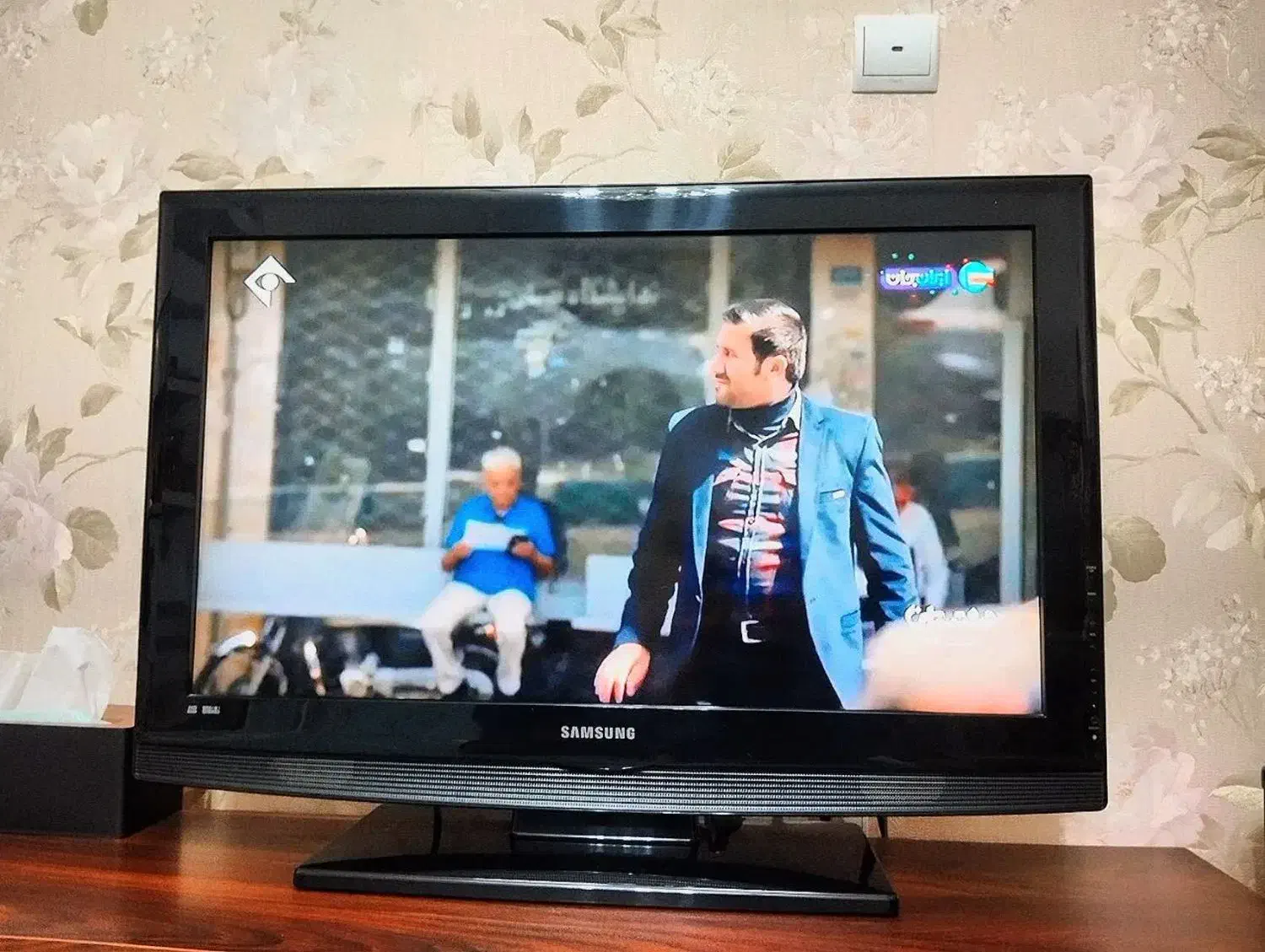 تلوزیون ۳۲ اینچ ال سی دی و سینما خانواده و باند|تلویزیون و پروژکتور|تهران, وحیدیه|دیوار