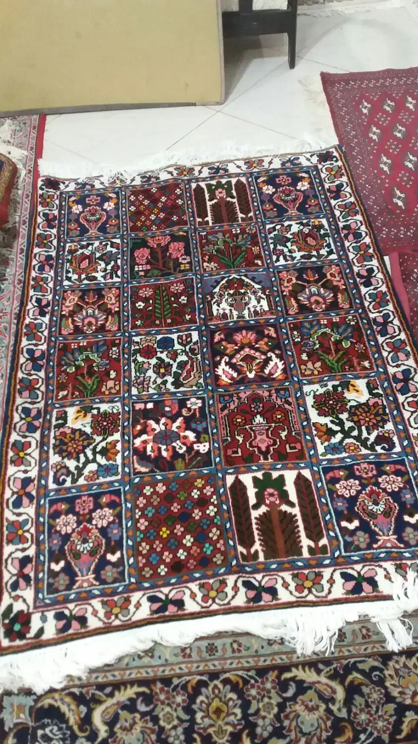 قالی بختیاری|فرش|اصفهان, برازنده|دیوار