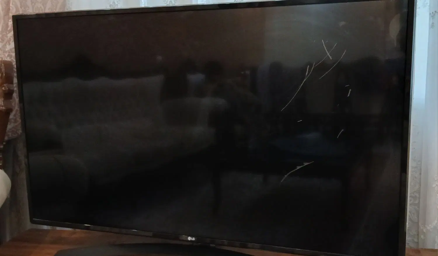 تلویزیون LG 49 اینچ صفحه شکسته نیازمند تعمیر|تلویزیون و پروژکتور|تهران, ویلاشهر|دیوار