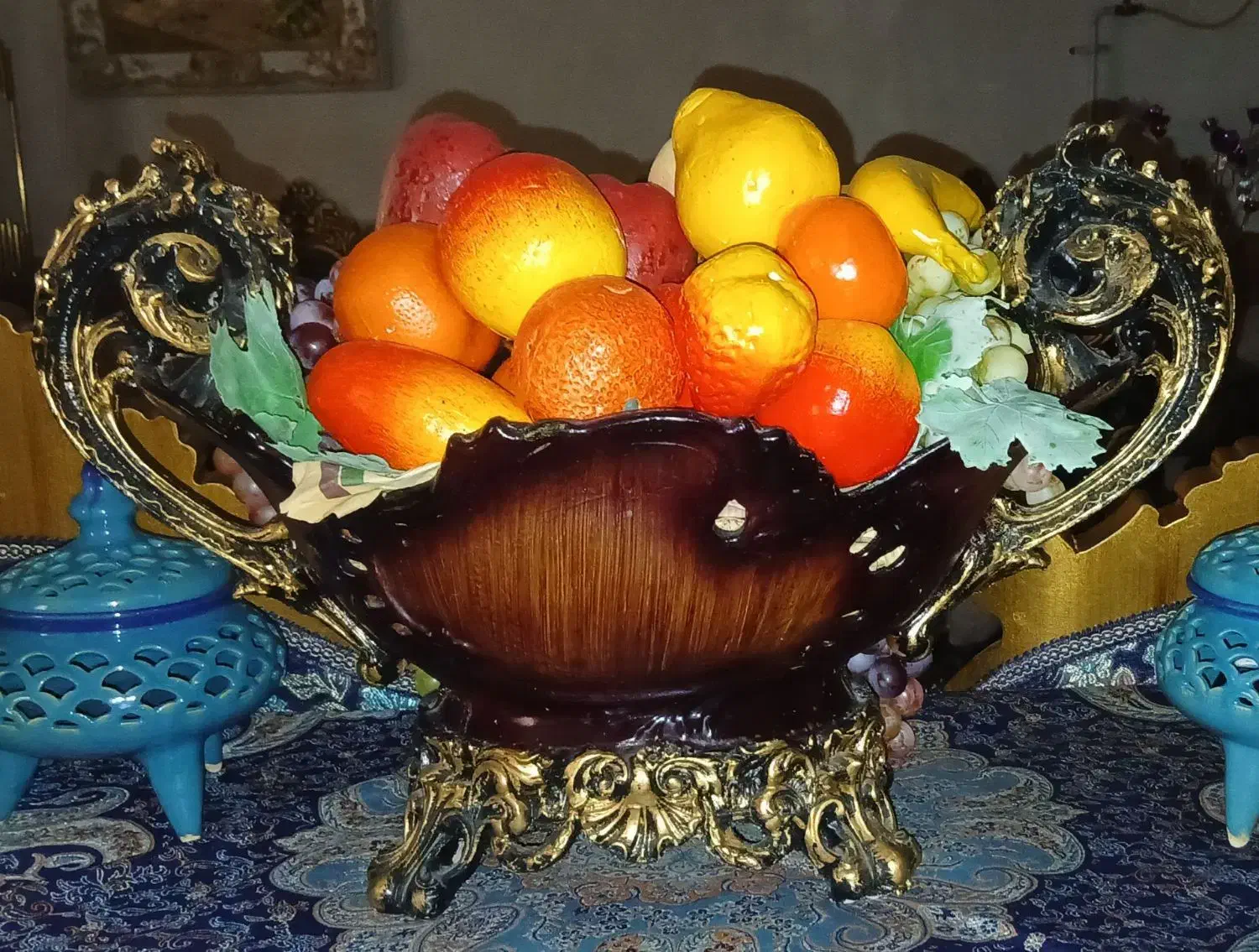 تعدادی لوازم منزل|مبلمان خانگی و میز عسلی|اقبالیه, |دیوار