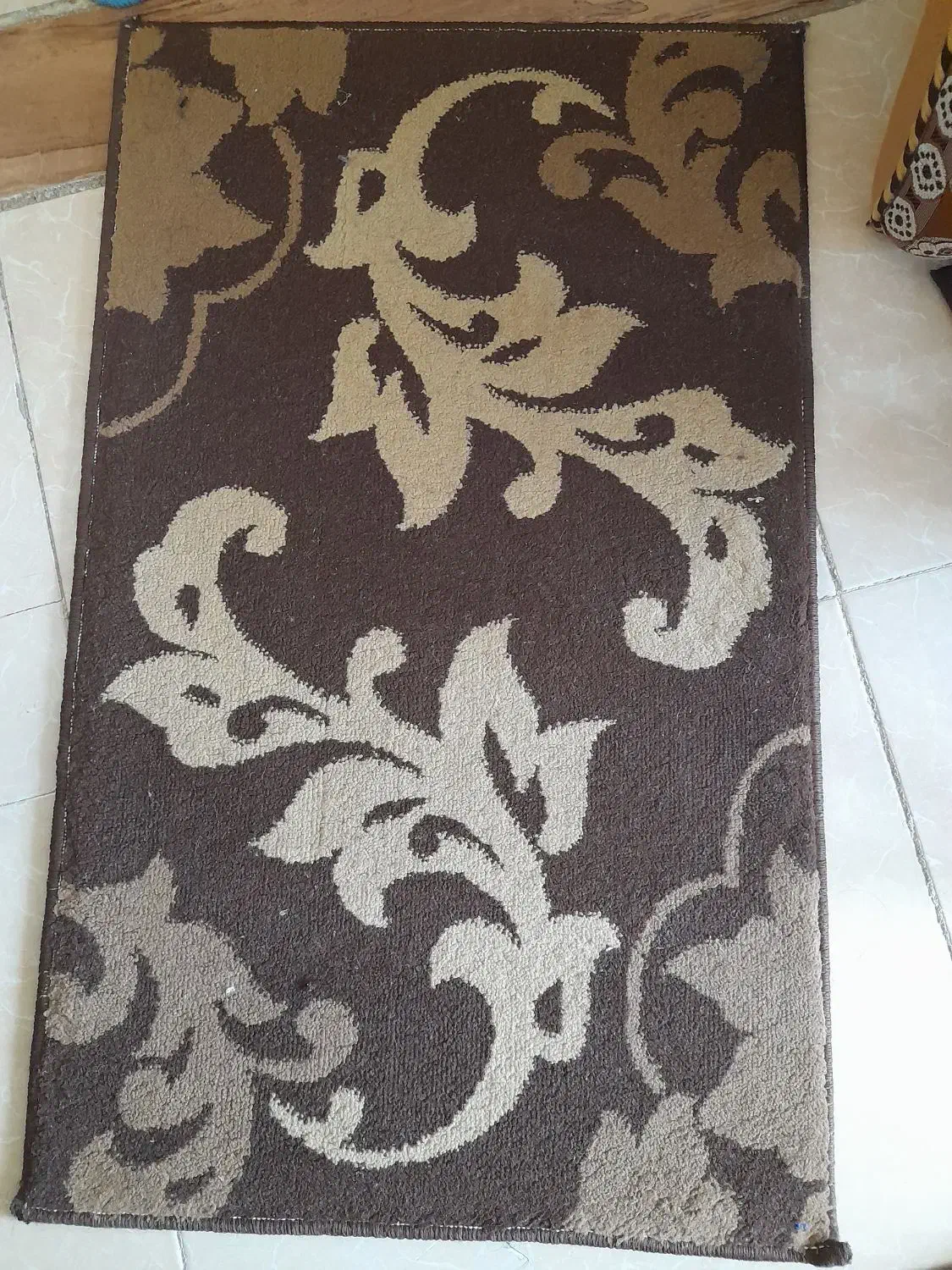 فرش گرد وچند عدد پادری نو|فرش|اصفهان, خانه اصفهان|دیوار