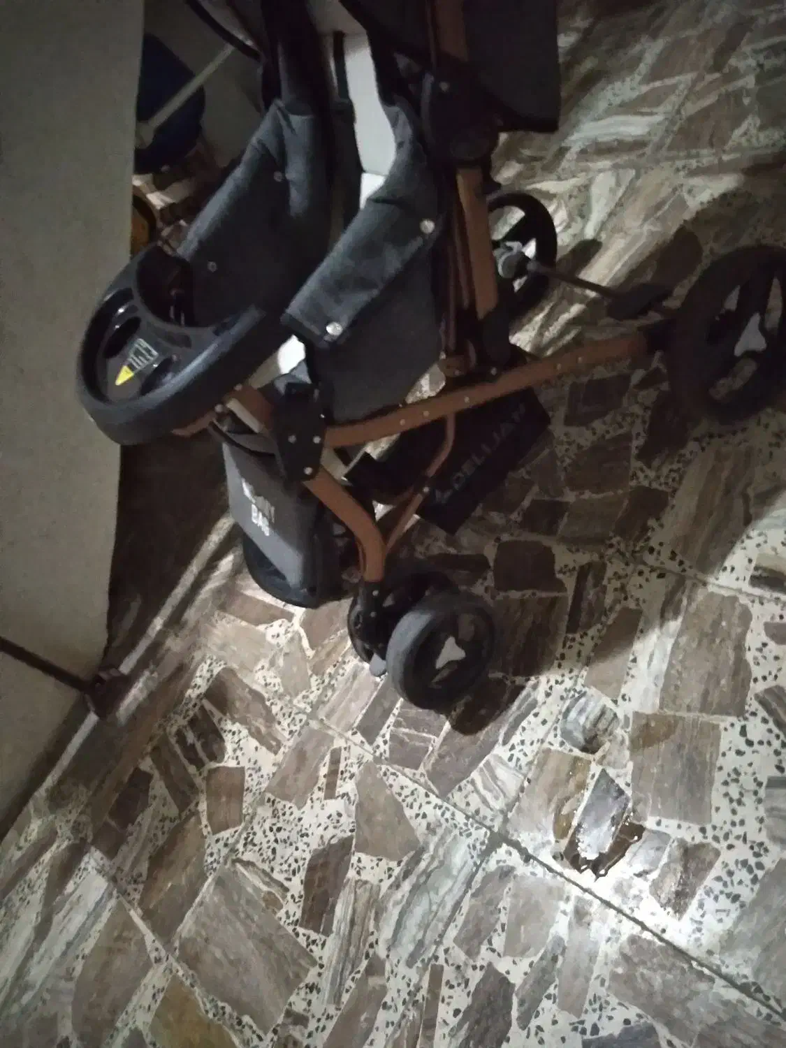 کالسکه برند دلیجان|کالسکه و لوازم جانبی|صومعه‌سرا, |دیوار