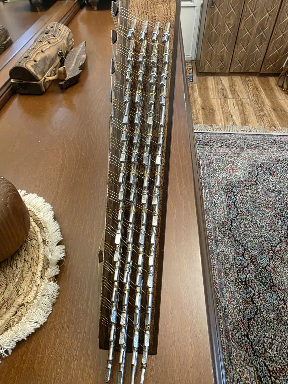 سنتور قشلاقی|سازهای سنتی|کرمان, |دیوار