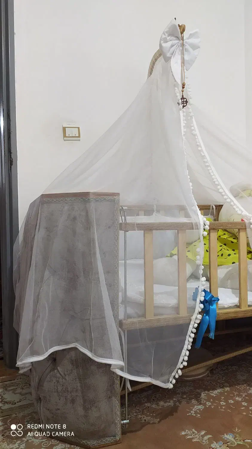 گهواره چوبی تخت شو|تخت و صندلی بچه|رشت, پاره بیجار|دیوار