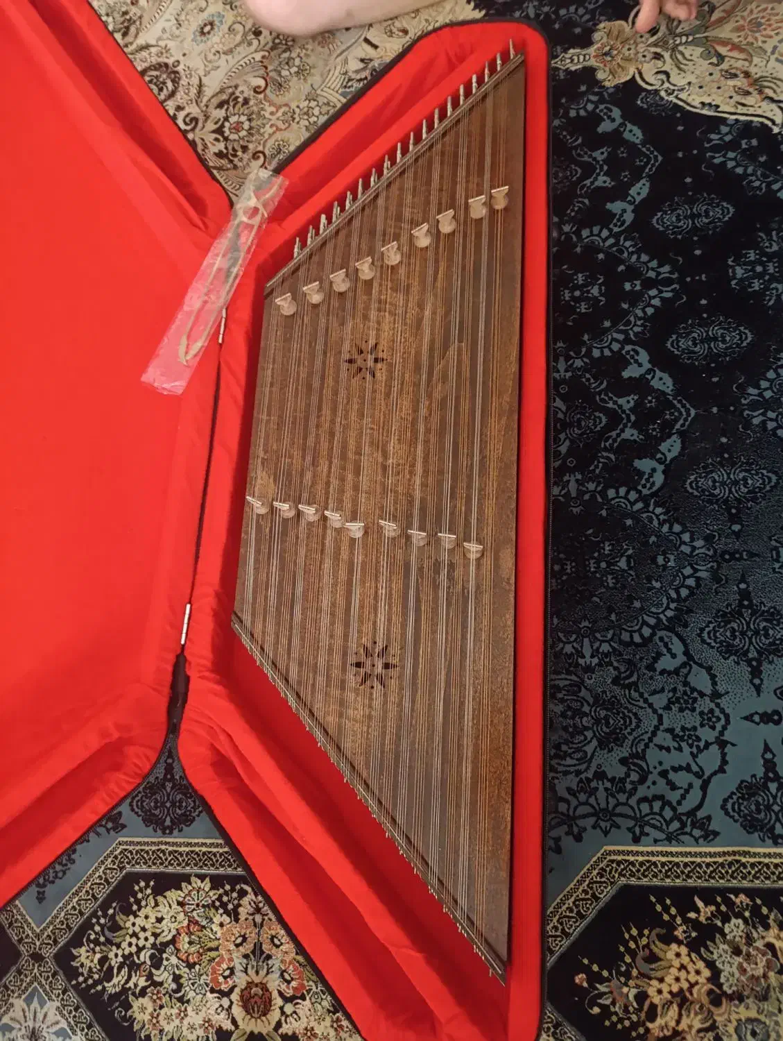 سنتور|سازهای سنتی|شاهینشهر, نبوت|دیوار