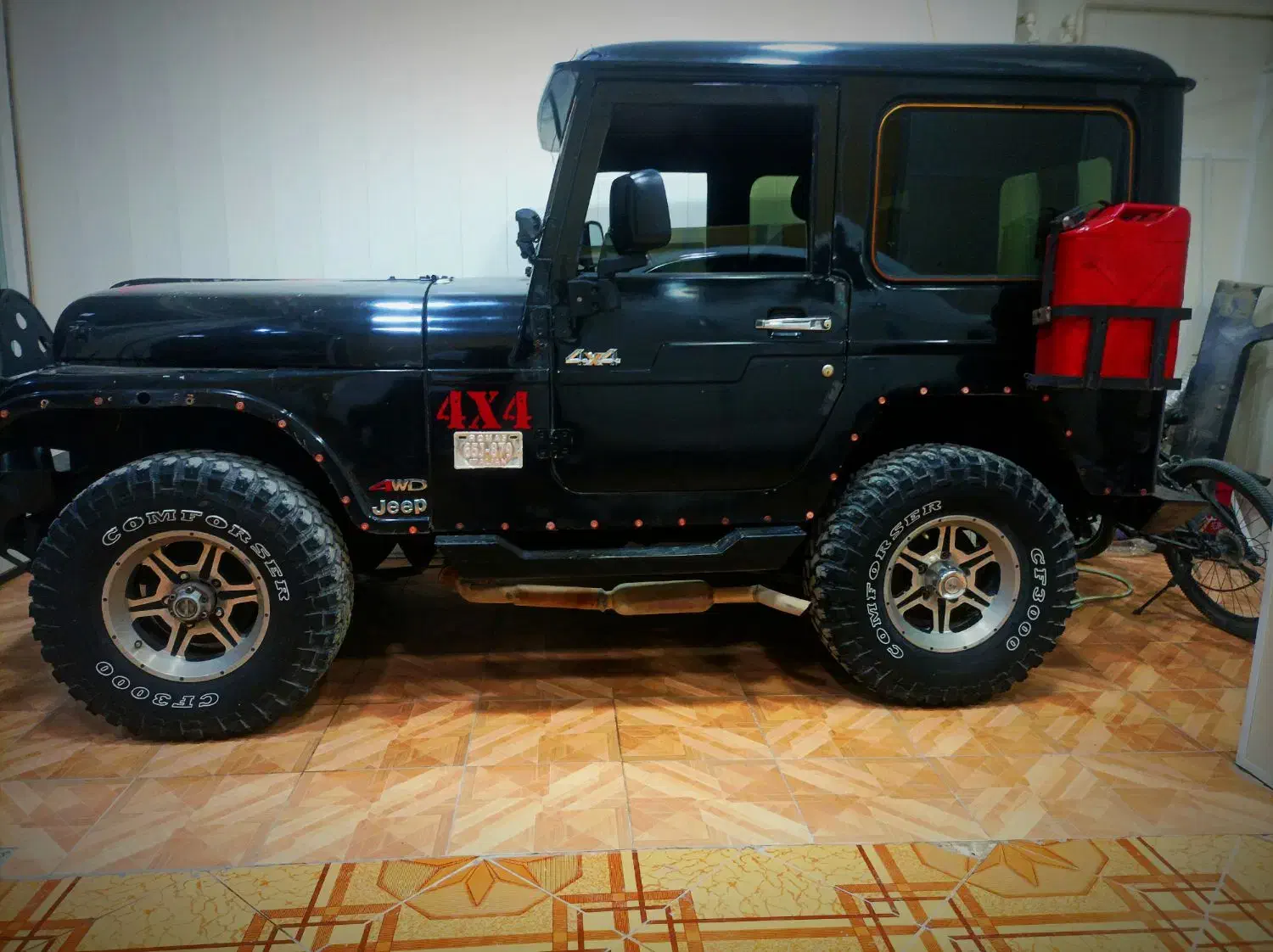 جیپ آفرود|خودرو کلاسیک|زیرآب, |دیوار