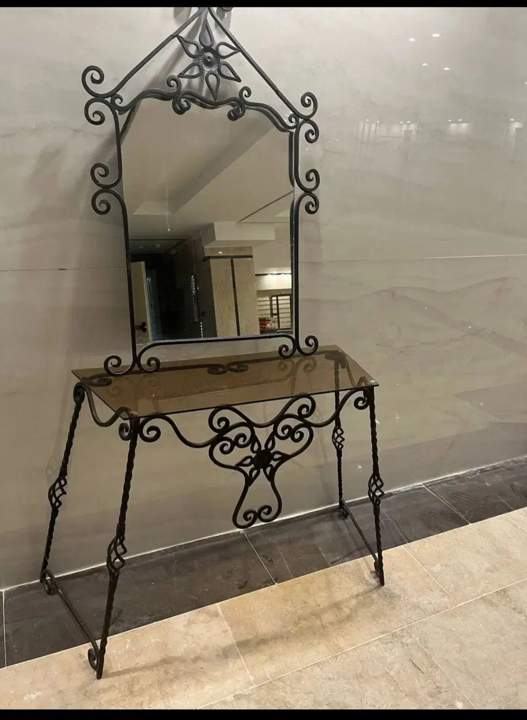 تخت و میز توالت فرفورژه|تخت و سرویس خواب|کرج, گوهردشت|دیوار