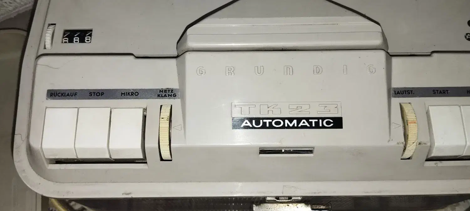 رادیو ریل آنتیک|کلکسیون اشیاء عتیقه|چهارباغ, |دیوار