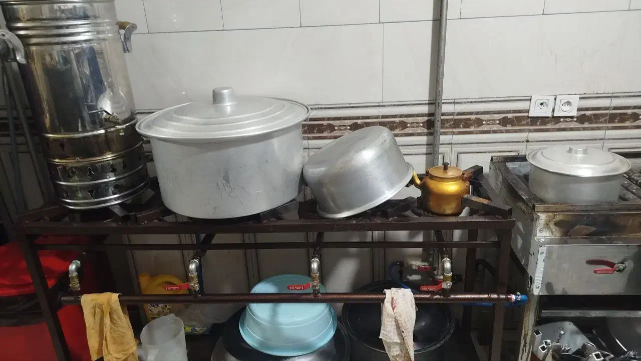 نیازمند یک نفر کمک آشپز هستم|استخدام خدمات فروشگاه و رستوران|ارومیه, |دیوار