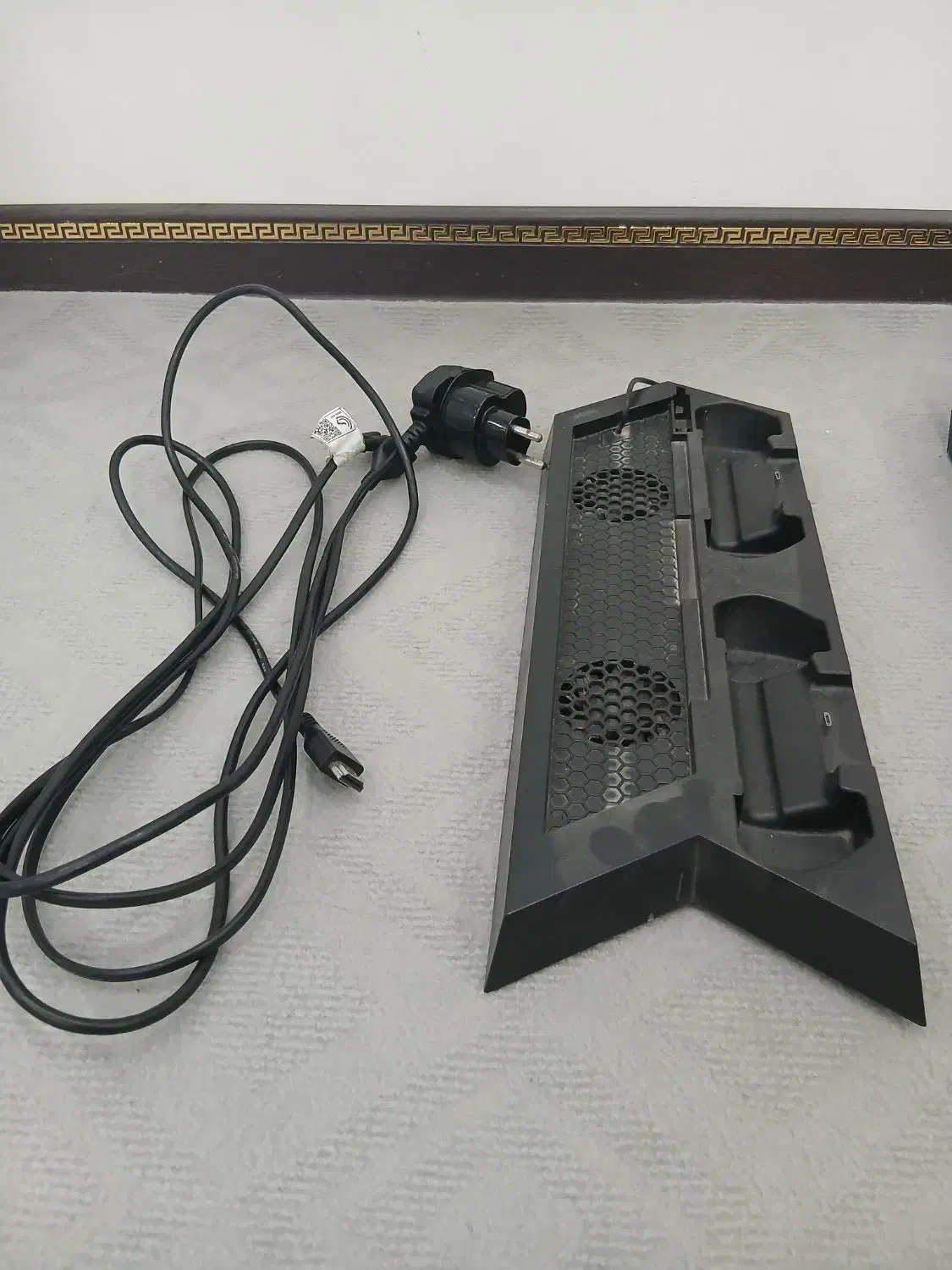 دستگاه ps4 به همراه استند و دو دسته سالم|کنسول، بازی ویدئویی و آنلاین|کرج, کمال‌شهر|دیوار