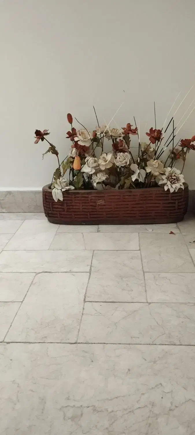گلدان زیبا|گل مصنوعی|ملکآباد, |دیوار