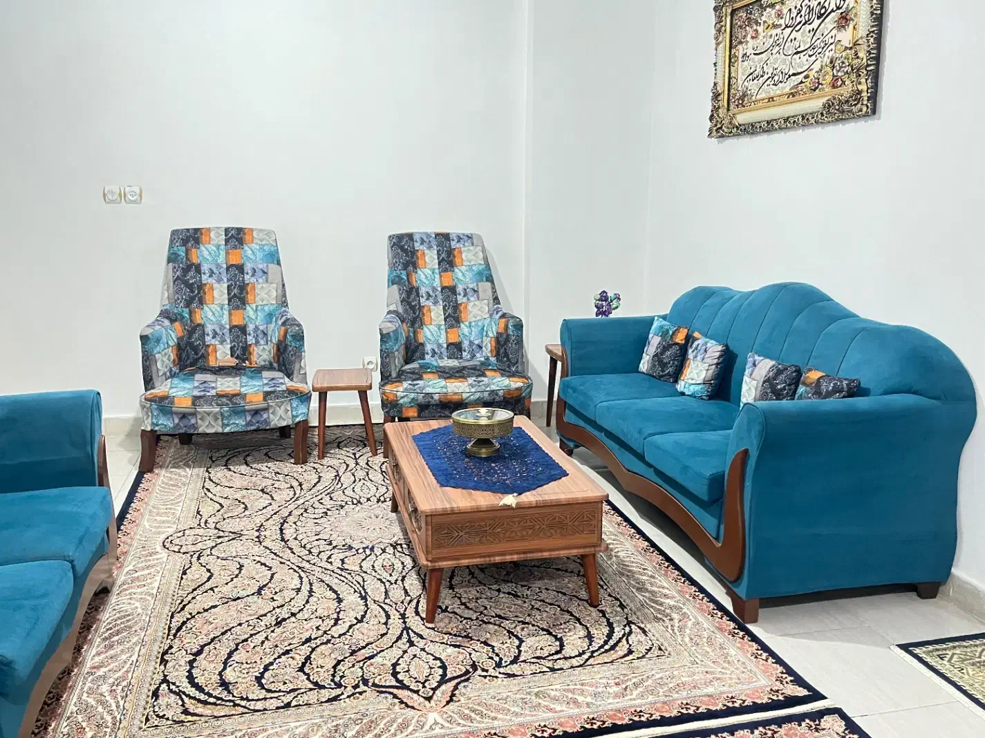 مبل و جلو مبلی به همراه رومیزی|مبلمان خانگی و میز عسلی|کرمانشاه, |دیوار