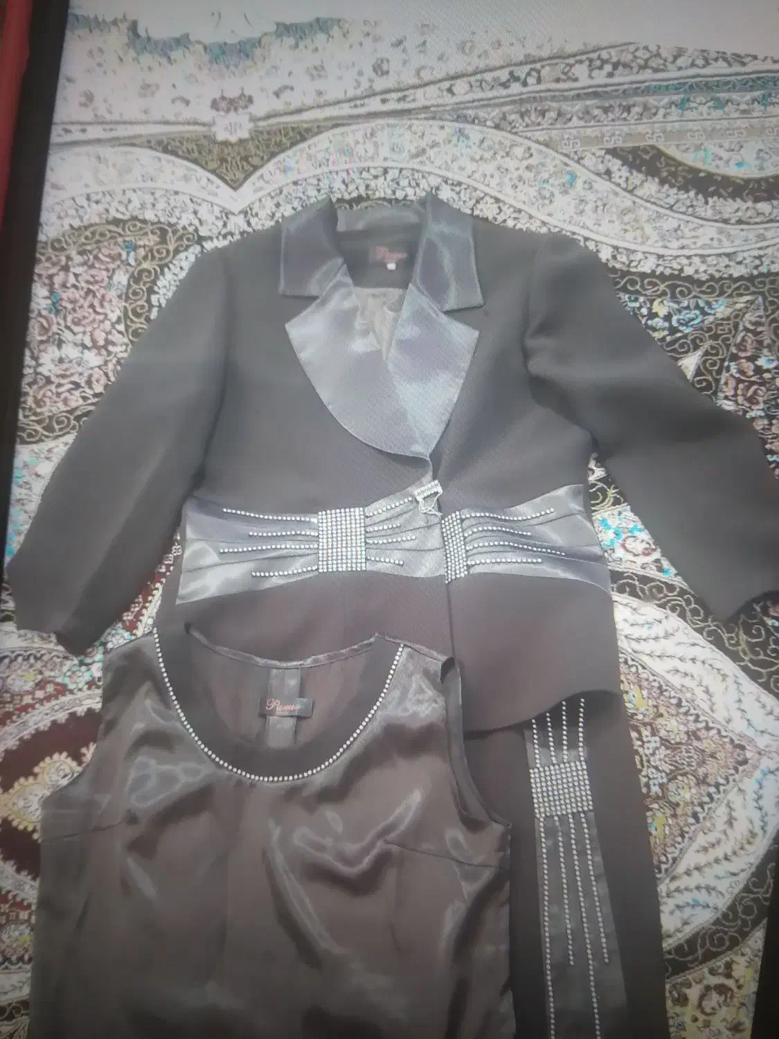 کت دامن|لباس|رشت, حمیدیان|دیوار