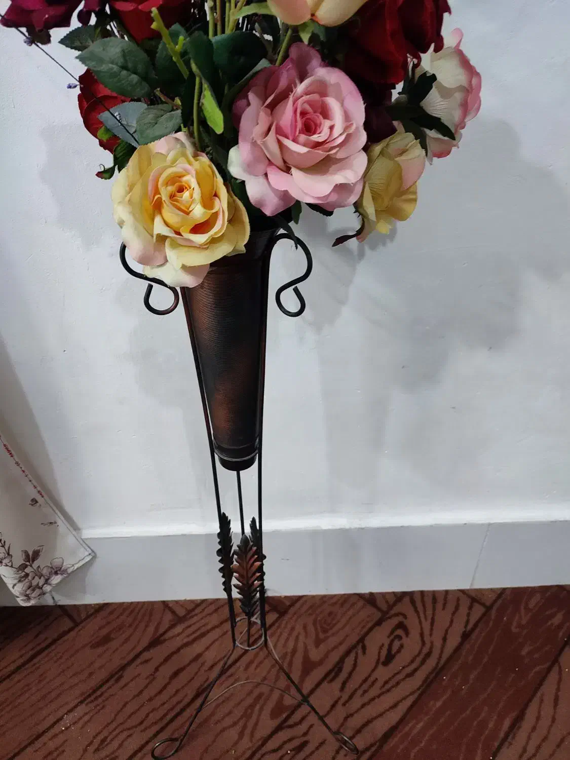 گلدان|گل مصنوعی|بیرجند, |دیوار