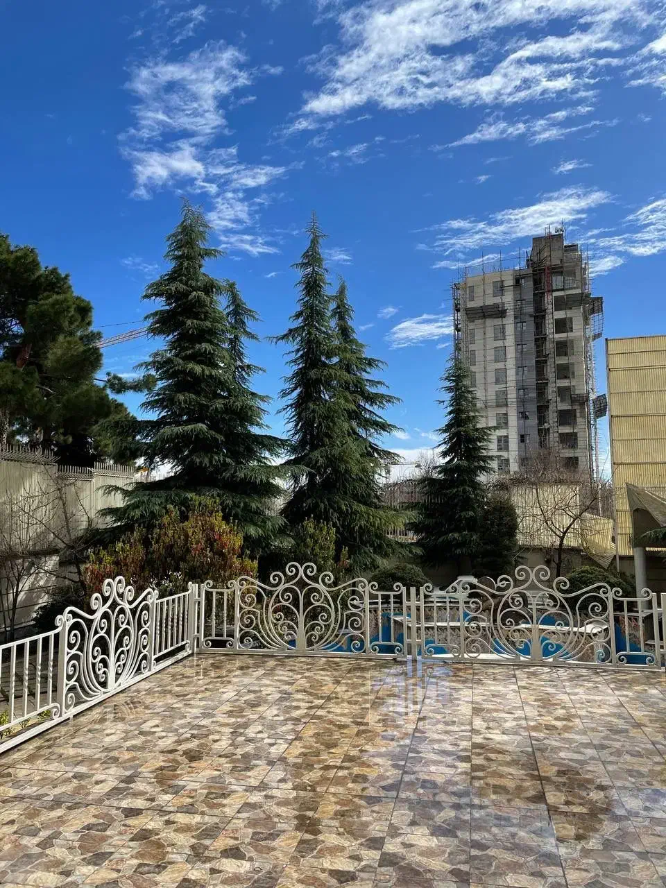 ویلایی ۱۴۰۰متر زمین / ۸۰۰متر بنا تریبلکس / رویایی