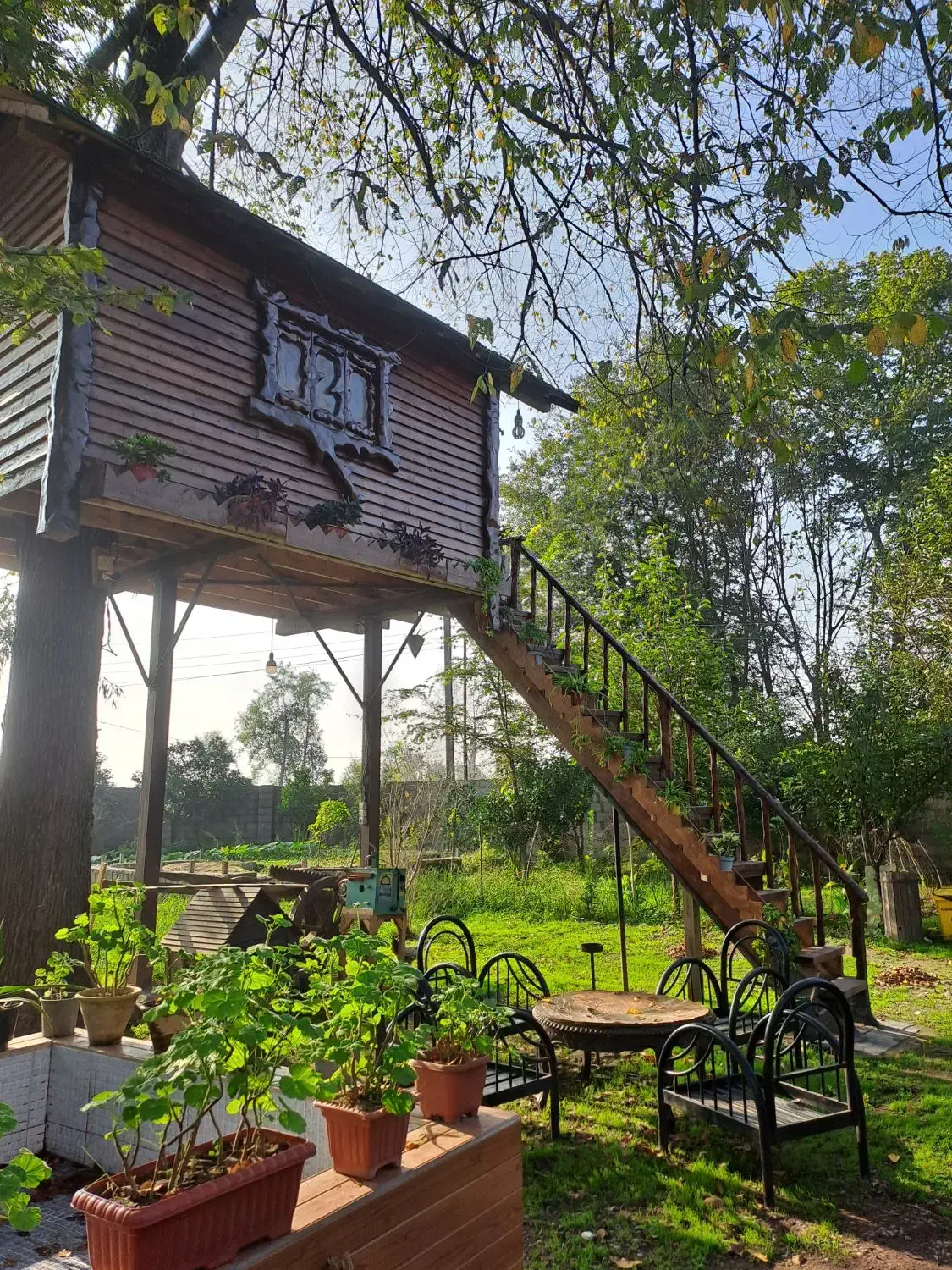 نقاش مبل/کلبه سوئیسی/چوب/|خدمات پیشه و مهارت|رشت, منظریه|دیوار