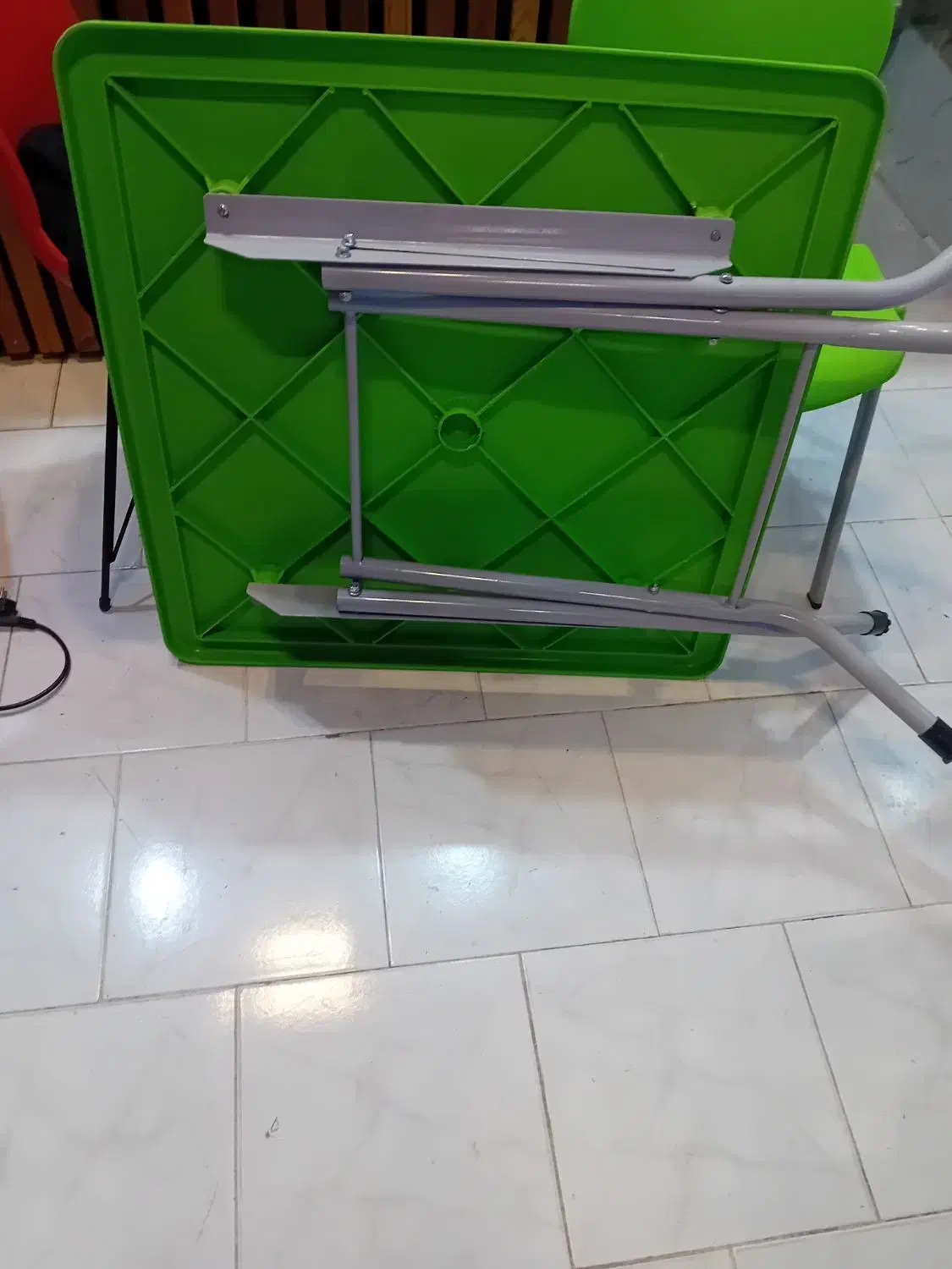 ۴ عدد صندلی با یک میز تاشو|میز و صندلی غذاخوری|ماهان, |دیوار