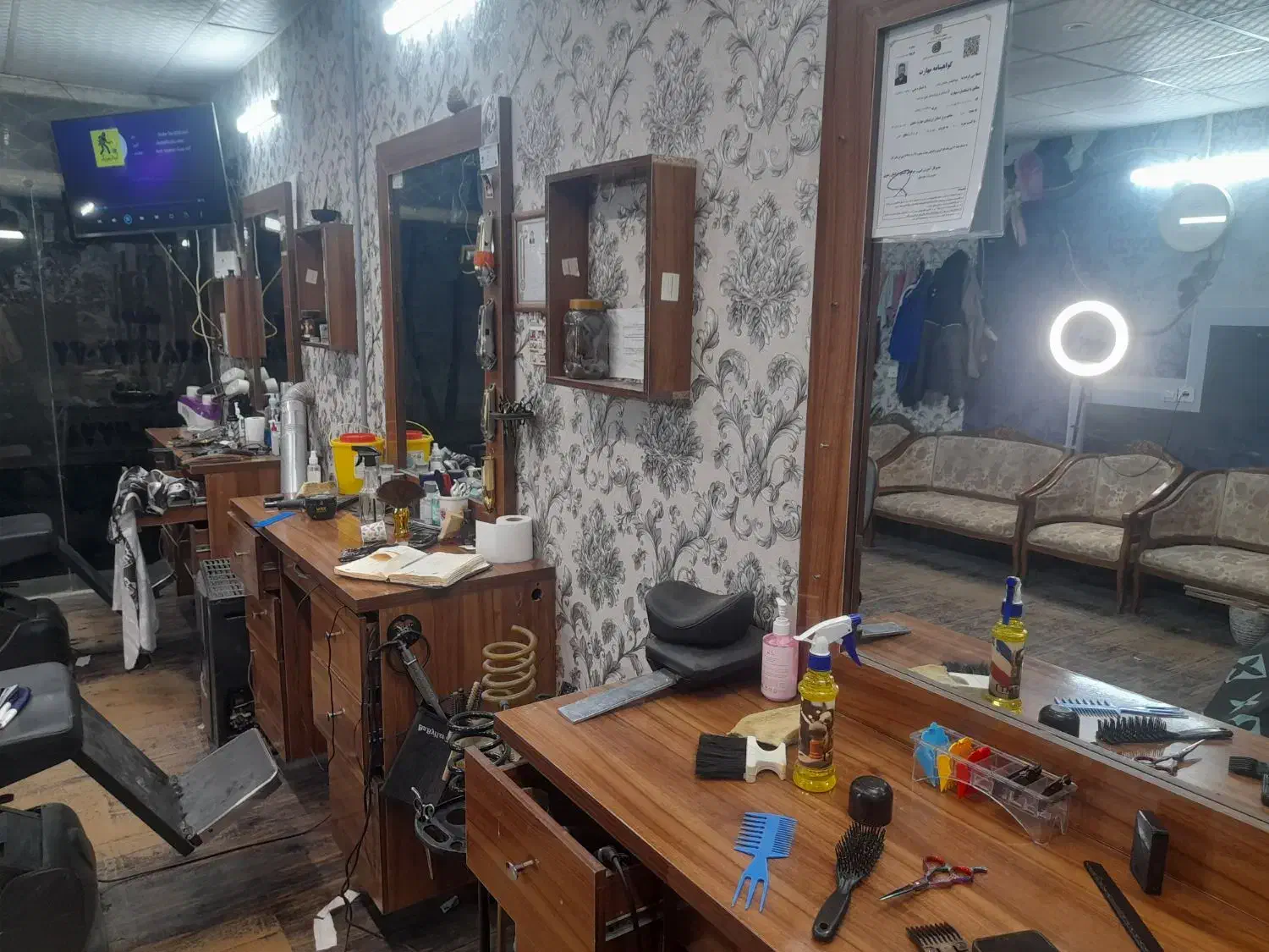 دکور ارایشگاه|آرایشگاه و سالن‌های زیبایی|گلبهار, شهر جدید گلبهار|دیوار