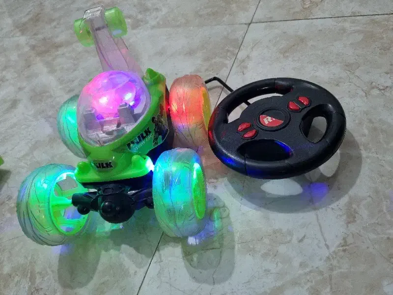 ماشین دیوونه|اسباب‌بازی بچه|ری, شهادت|دیوار