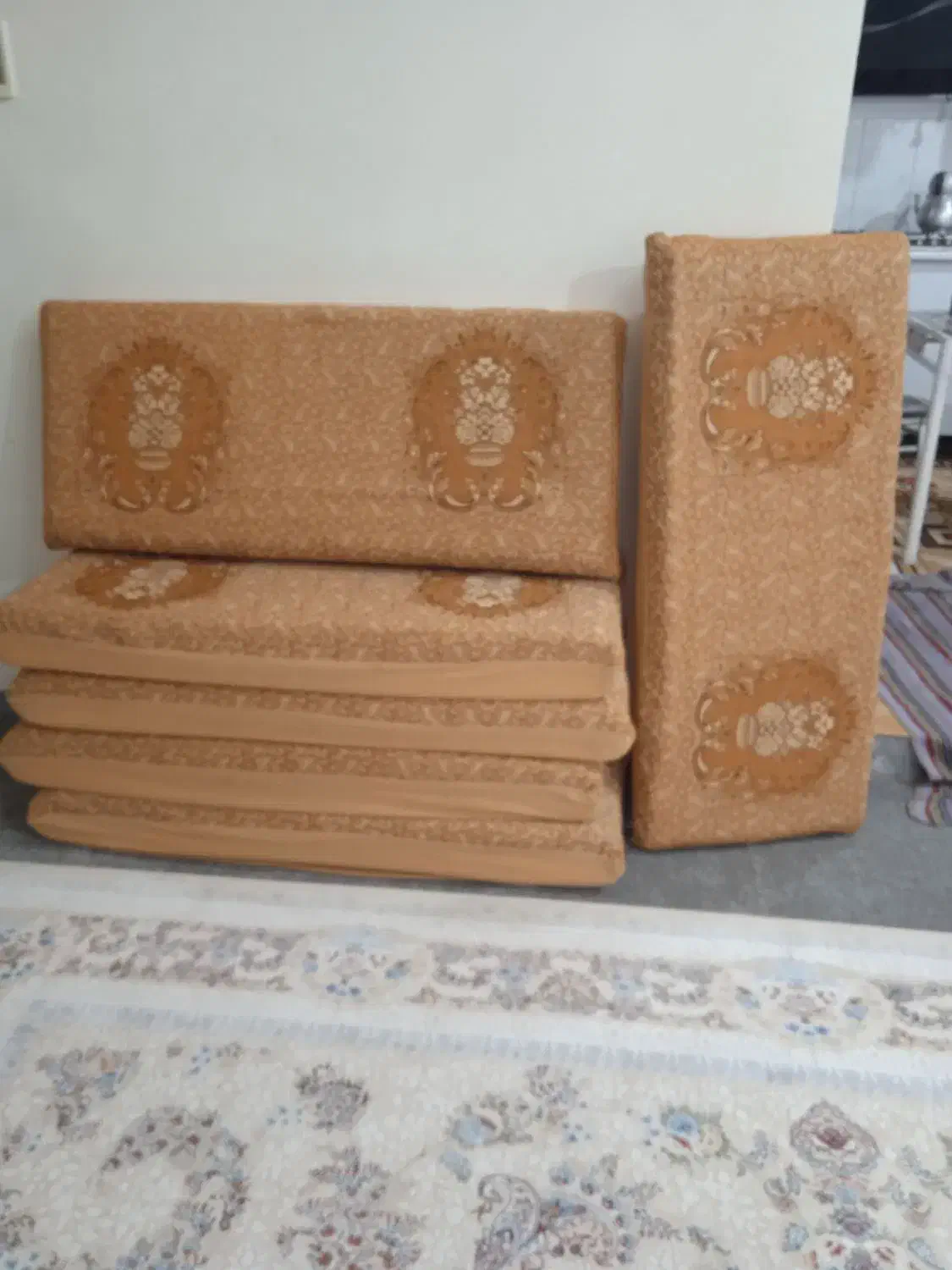 پشتی وتلوزیون|پشتی|آبدانان, |دیوار