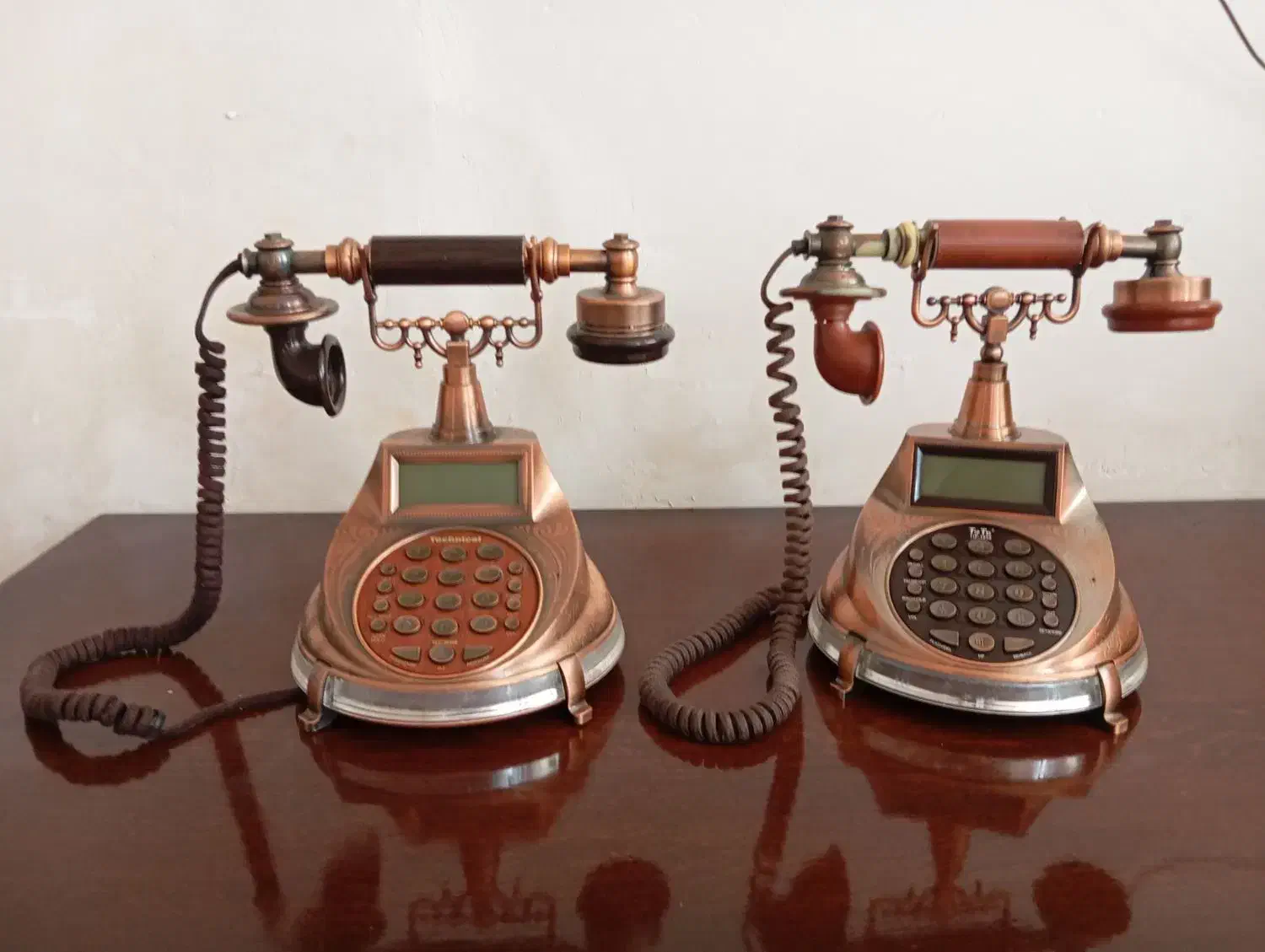 تلفن انتیک|کلکسیون اشیاء عتیقه|سمنان, |دیوار