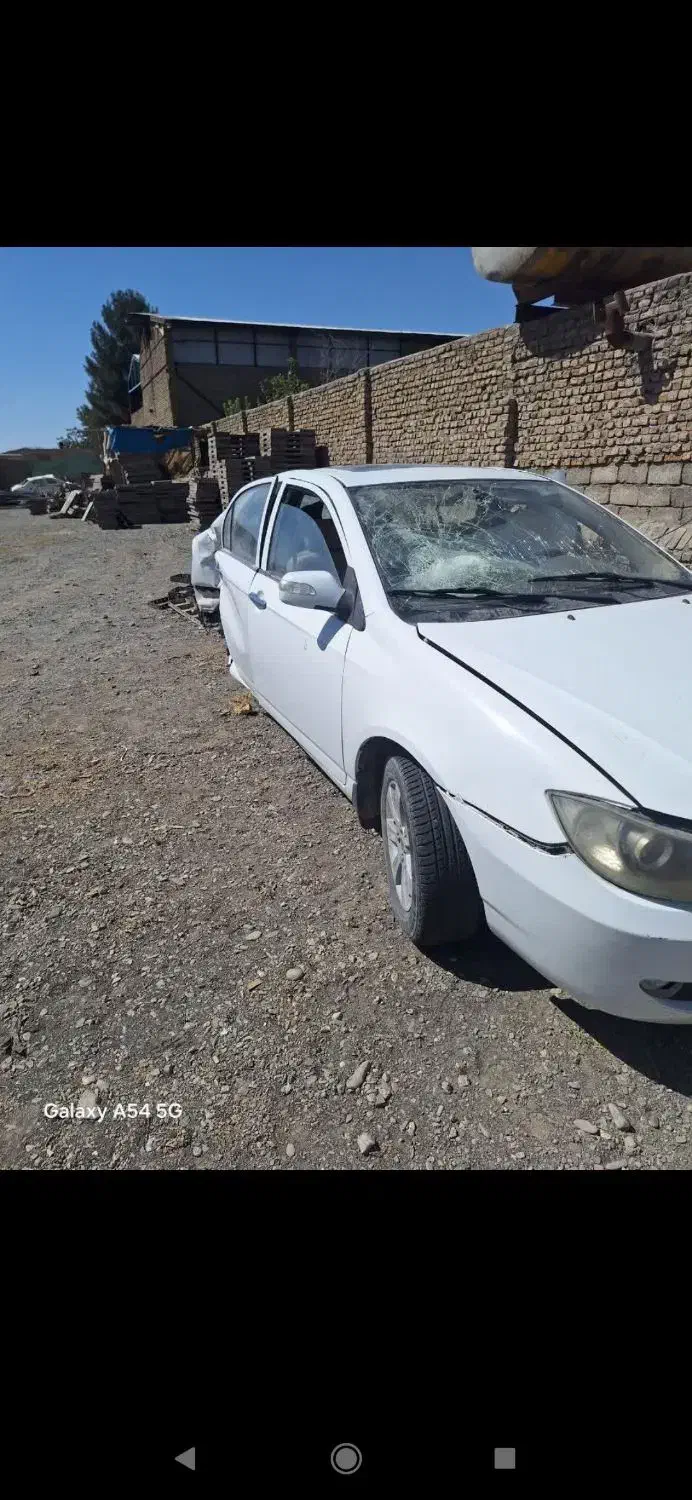 لیفان ۶۲۰ تصادفی|خودرو سواری و وانت|مشهد, نوید|دیوار