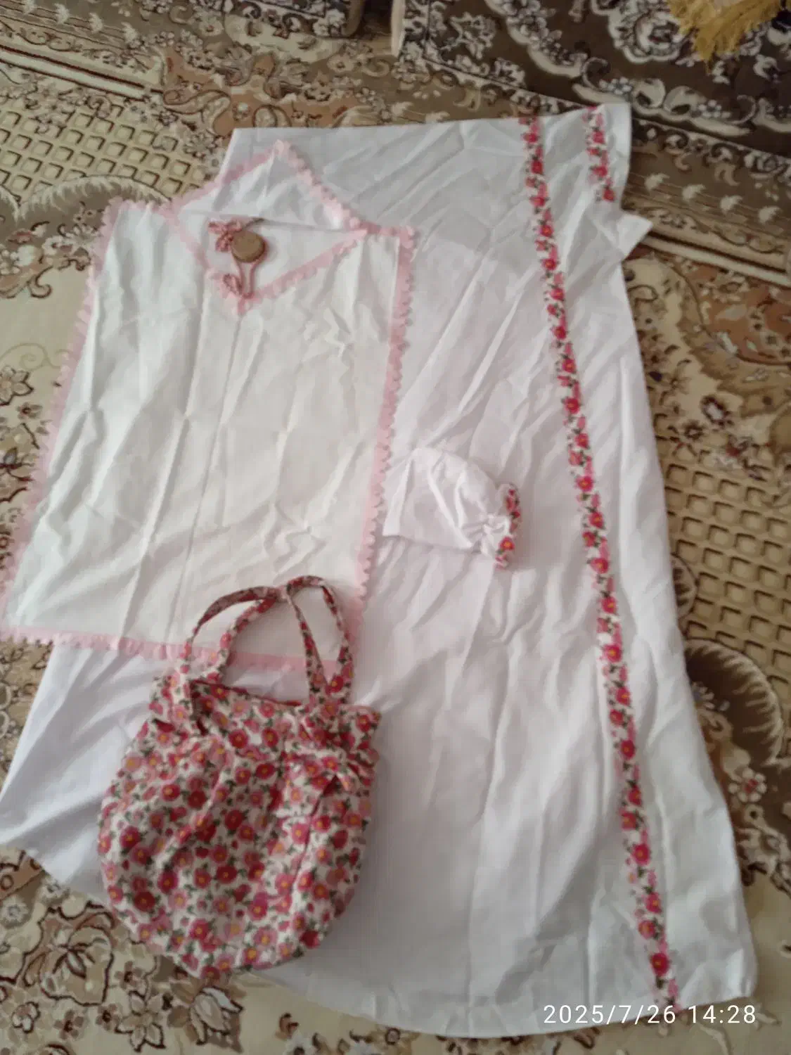 چادر نماز|لباس|قم, ولیعصر|دیوار