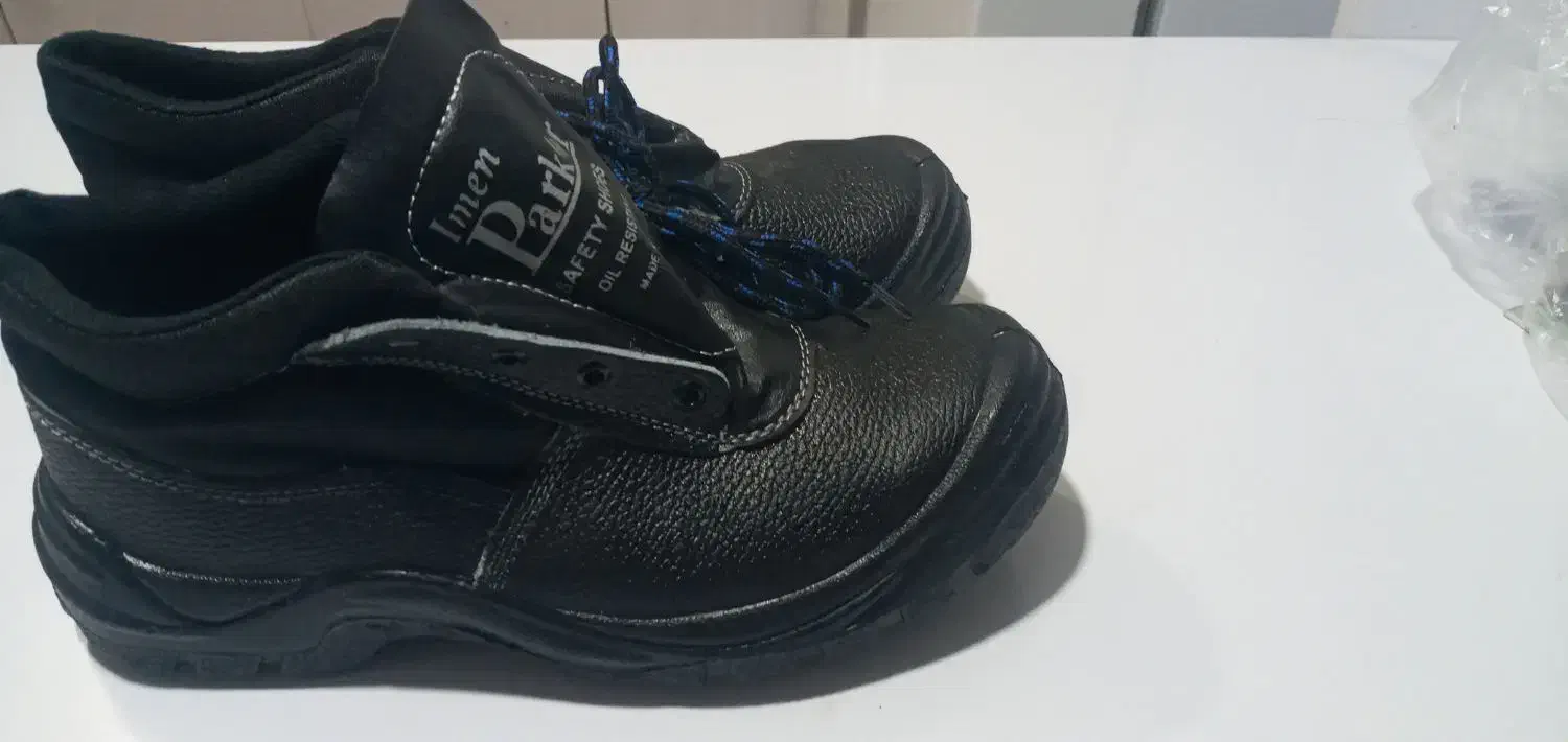 کفش ایمنی|کیف، کفش، کمربند|شیراز, انجیر|دیوار