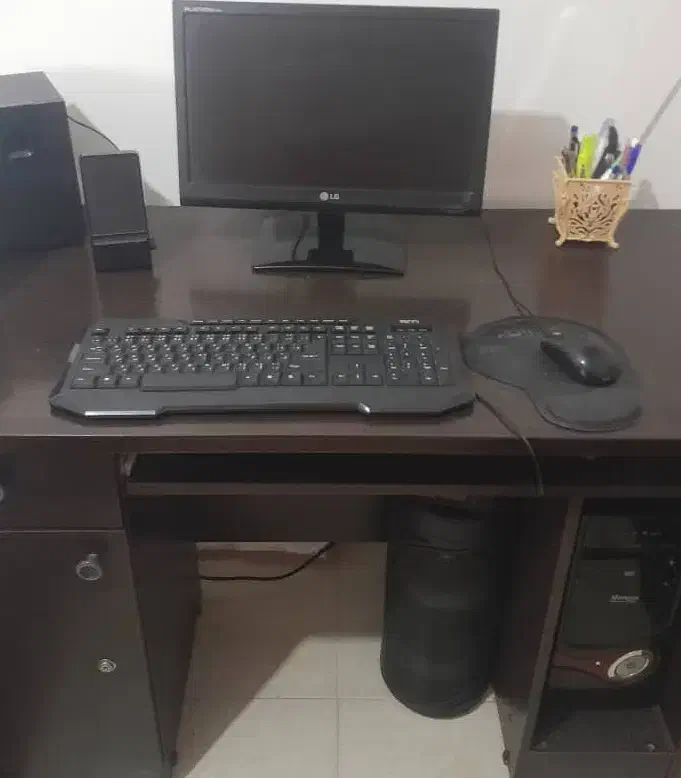 میز کامپیوتر سفارشی ساخت کاملا نو|میز تحریر و کامپیوتر|شیراز, جوادیه|دیوار