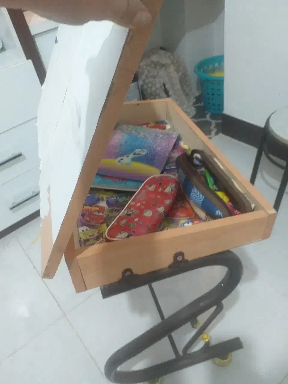 میز تحریر با صندلی و دارای باکس|میز تحریر و کامپیوتر|برخوار, |دیوار