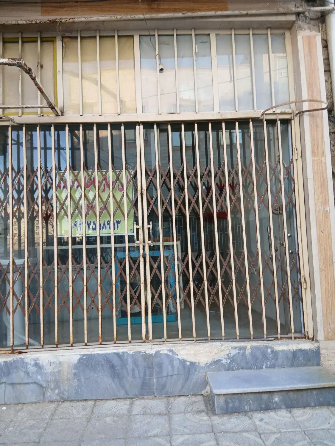 یک باب مغازه ۲۴ متری|فروش مغازه و غرفه|زاویه, |دیوار